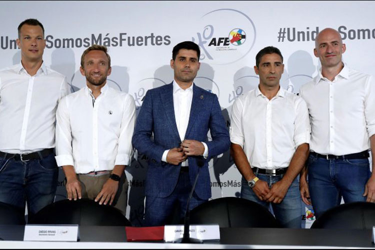 Asociación de jugadores de futbol de España amenaza con huelga