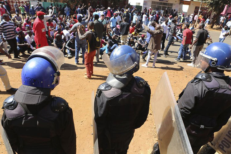 Zimbabue aguarda ansioso resultado de elección presidencial