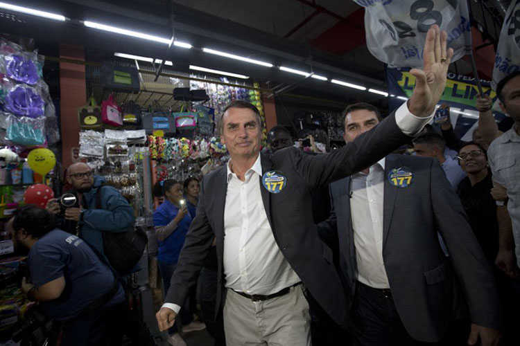 Bolsonaro avala que la policía mate a criminales en Brasil