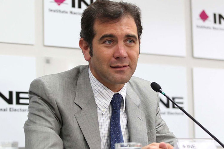 Lorenzo Córdova defiende figura de legisladores pluris