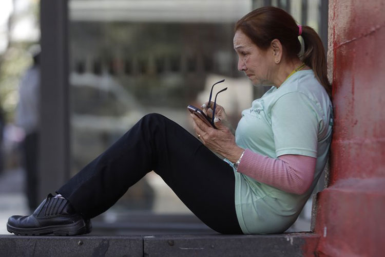 Brasil: Desmienten rumores en WhatsApp antes de los comicios