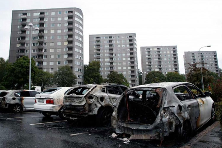 Ola de disturbios e incendios sacuden a Suecia