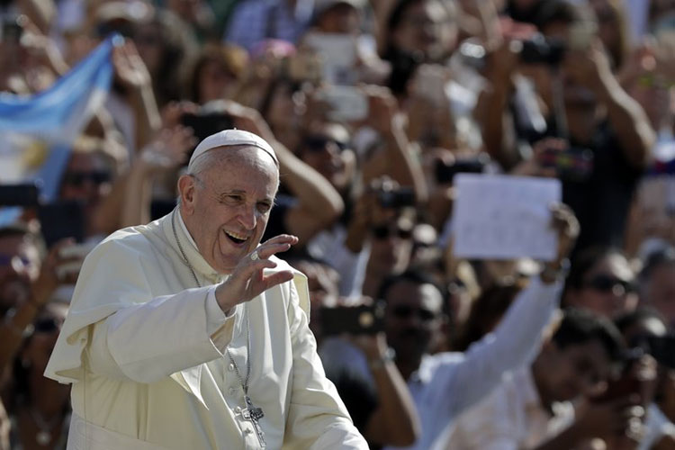 Francisco lamenta abusos en Irlanda en audiencia en Vaticano