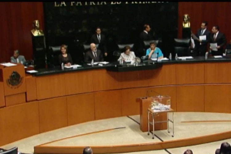 Rinden protesta los nuevos senadores