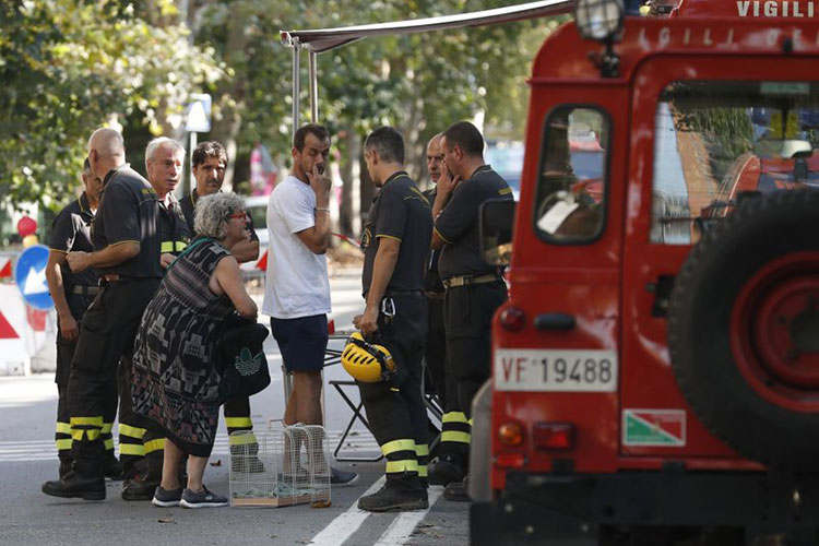 Siguen las labores de rescate en puente caído en Italia
