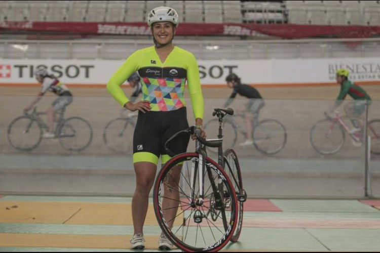Tapatía Jessica Salazar, número uno del ranking mundial de ciclismo