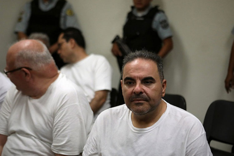 Expresidente de El Salvador se declara culpable por lavado de dinero