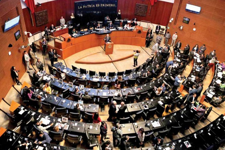 En vilo, dinero para autos, computadoras y asesores en el Senado
