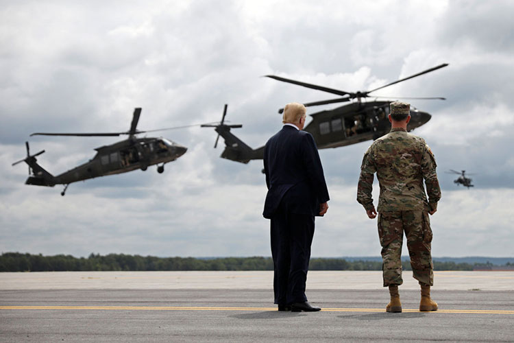 Trump firma presupuesto militar para el siguiente año fiscal en EEUU