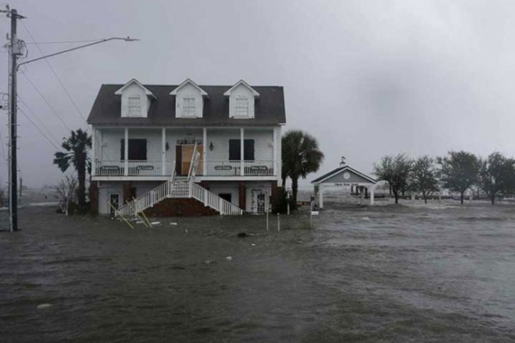 Aumentan a 13 los muertos en EU por ‘Florence’