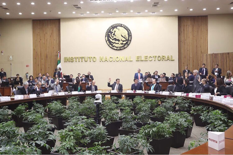 Punto por Punto El falso fervor patrio