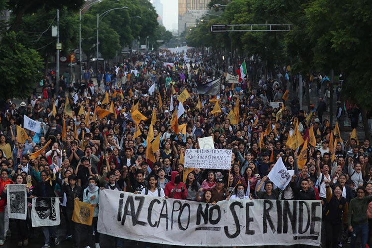 La marcha del silencio llega al Zócalo; inicia el mitin