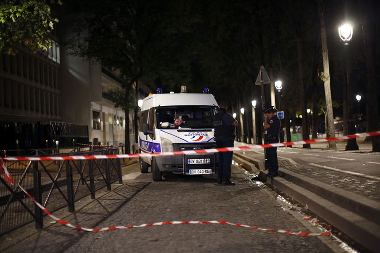 Ataque con cuchillo en centro de París deja 7 heridos