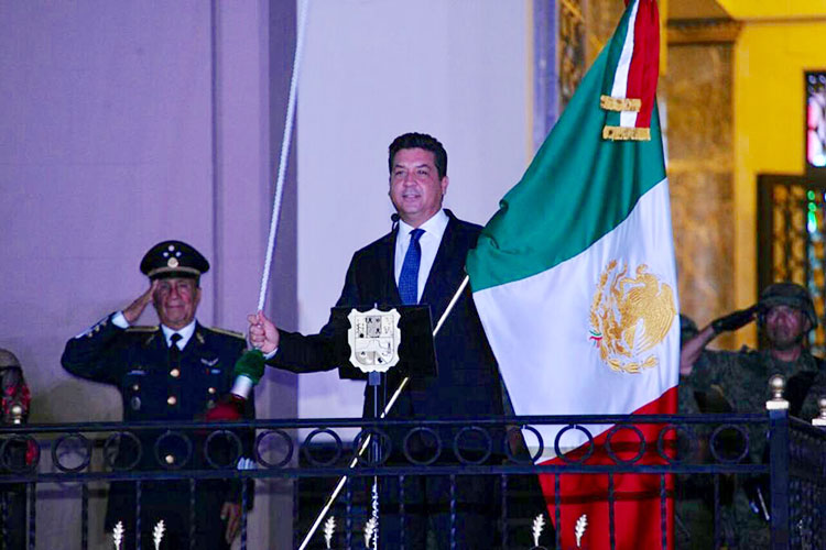 Gobernador da el grito del 208 aniversario de la Independencia