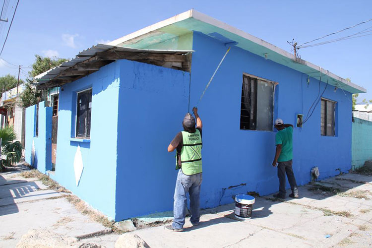 Llenan de color hogares de Casas Blancas