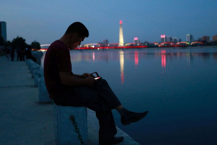 Celulares y redes sociales les roban el sueño a los adolescentes