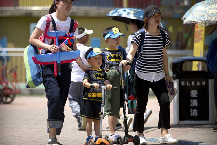China podría planear retirar límites al número de hijos