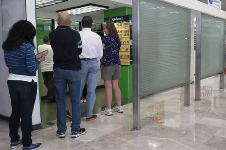 Analistas bajan a 2.14% pronóstico de crecimiento en 2018