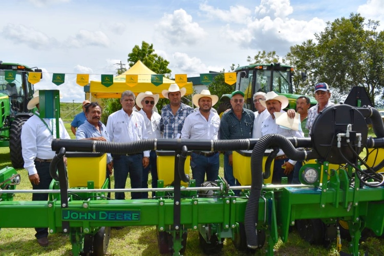 Entrega Gobierno Estatal equipo agrícola en San Fernando