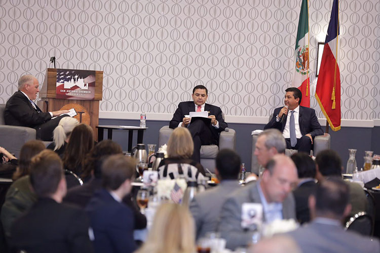 Gobernador presume en San Antonio ventajas para invertir en Tamaulipas