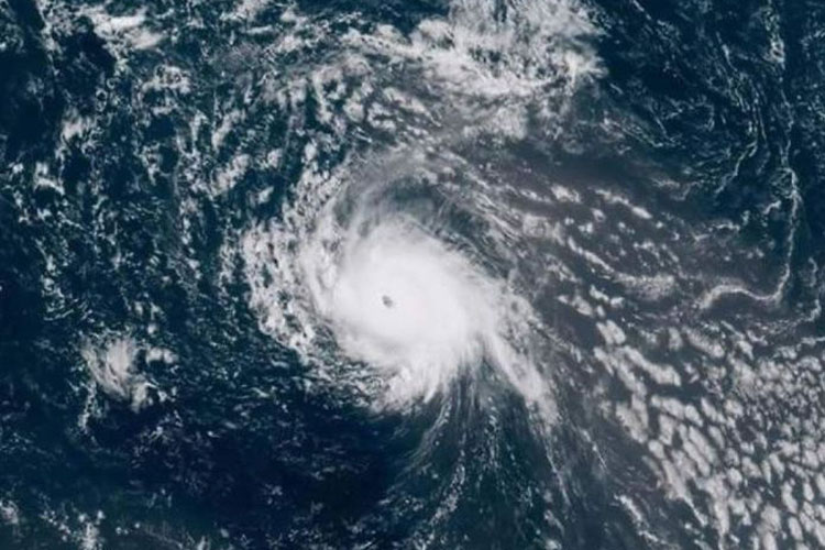 La tormenta tropical Florence se convierte en huracán