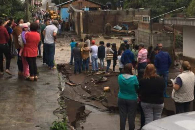 Son 3 muertos y 11 desaparecidos en Peribán; aplican Plan DN-III-E