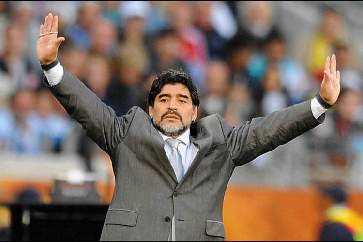 Maradona llega a México de buen ánimo para dirigir a Dorados