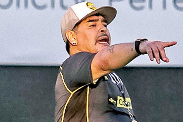 Maradona debuta con los Dorados