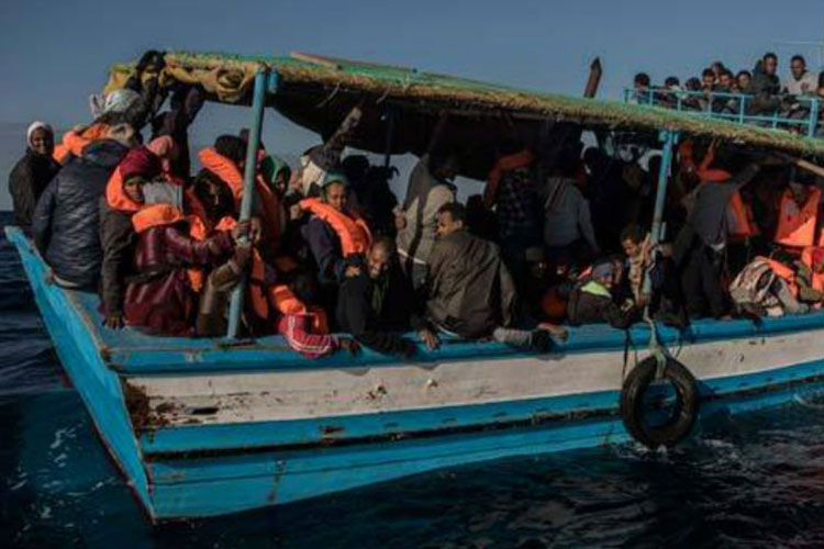 España salva a más de 300 inmigrantes en el Mediterráneo