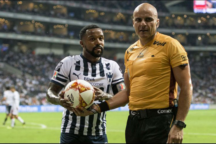Chivas podría solicitar sanción sobre Pabón por mordisco a Pereira