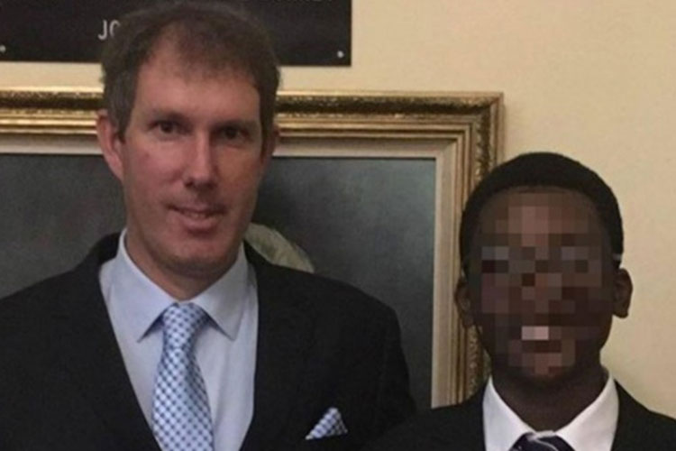 Tras amenazas de muerte, profesor homosexual renuncia a su trabajo en Zimbabue