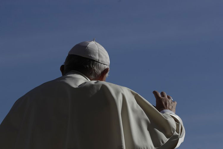 Vaticano autoriza pesquisa a obispo de EEUU acusado de acoso