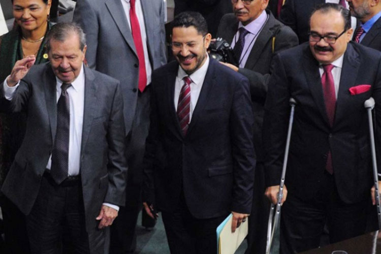 Martí Batres pide ‘parar’ bono de 50 mdp en Senado