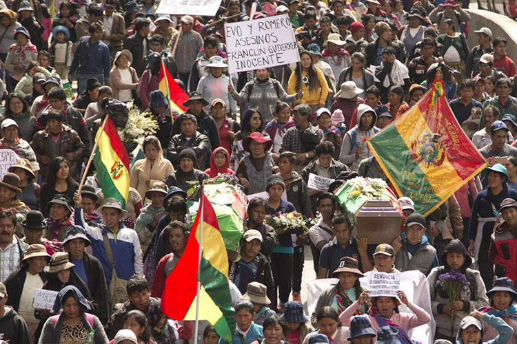 Masiva marcha de cocaleros contra Evo Morales