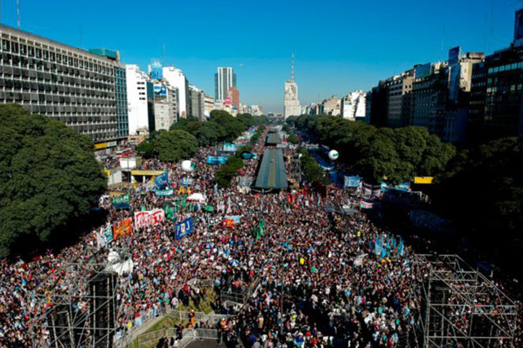 Más protestas en Argentina mientras Macri busca apoyo