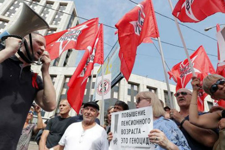 Rusos protestan contra aumento de la edad de jubilación