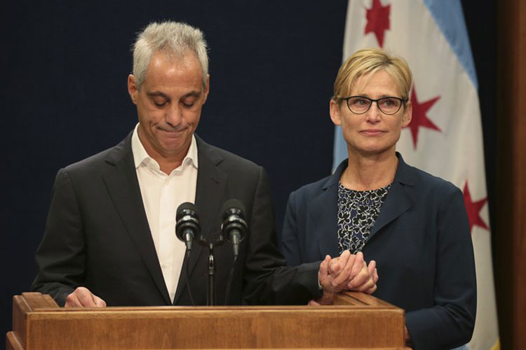 Salida de Emanuel despeja campo para candidatos en Chicago