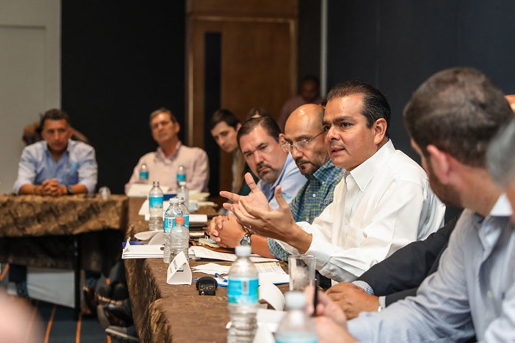 Dan seguimiento al Proyecto Holístico Municipio y CEDEC