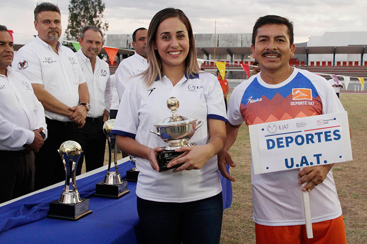 Inauguran torneo de futbol para maestros y empleados de la UAT