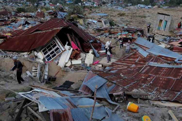 Suman mil 200 fallecidos por terremoto y tsunami en Indonesia