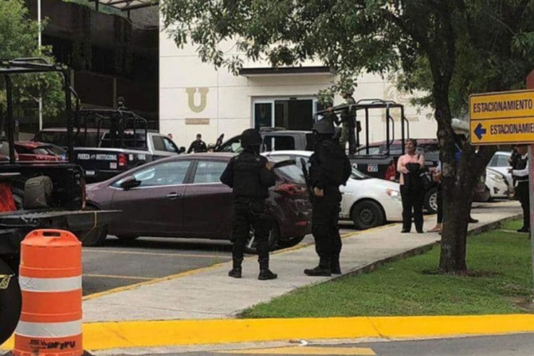 Desalojan facultad de la UANL por amenaza de bomba