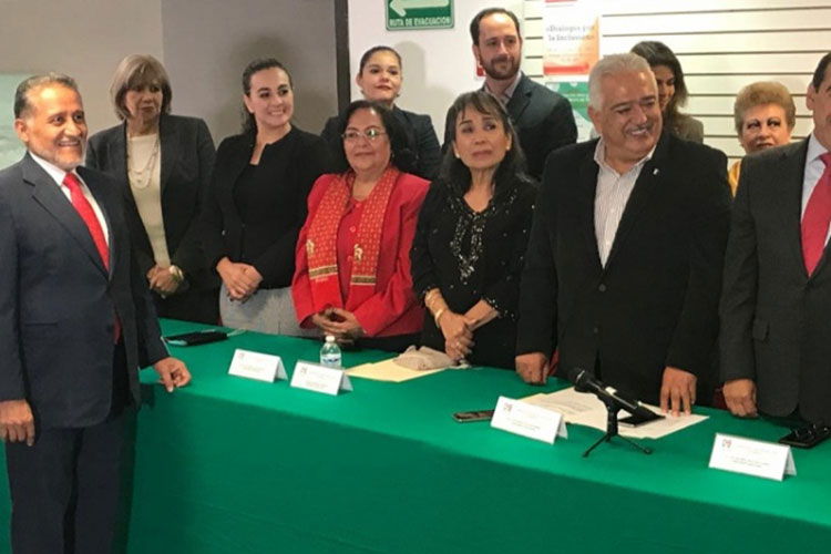 Presenta Arturo Zamora su candidatura a la Secretaría General del PRI