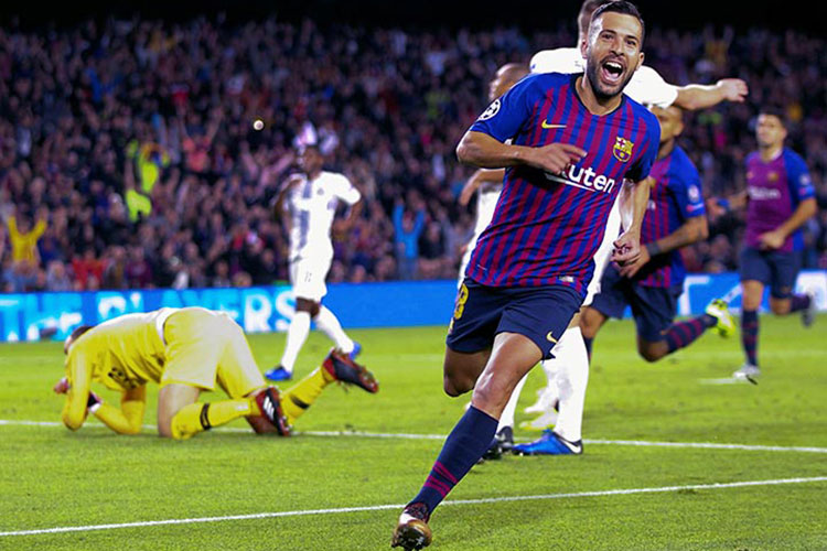 Barcelona resuelve sin Messi; líder solitario