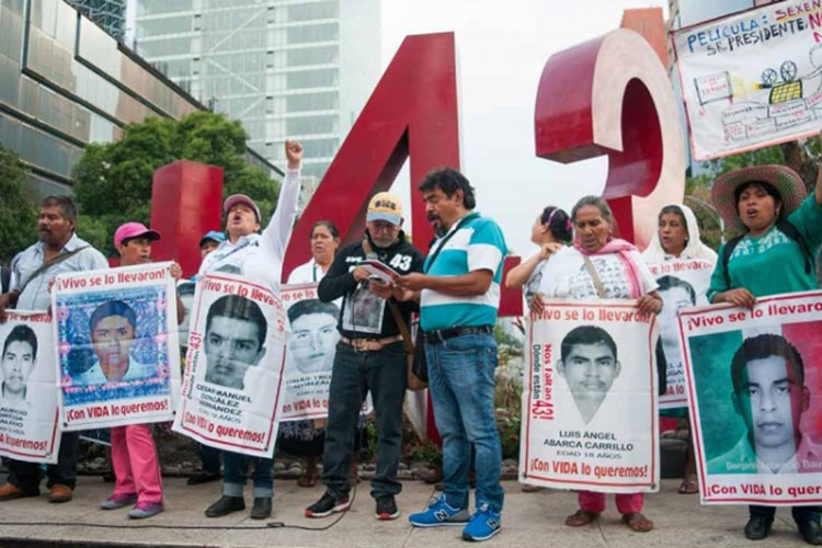 Ofrecen recompensa de 10 mdp por homicida de los 43 de Ayotzinapa