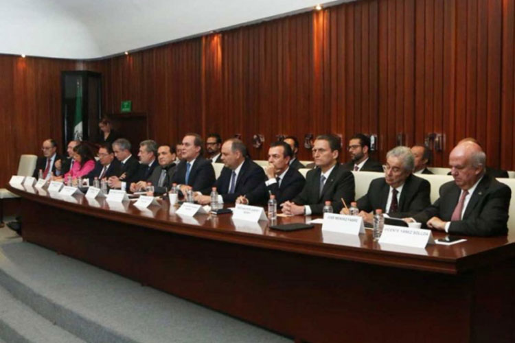 Cancelación de NAIM, con impacto legal y riesgos: CCE