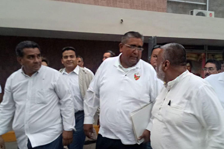 Esdras Romero se apodera de Sindicato Petrolero