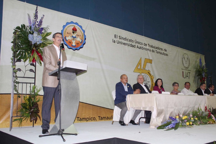 Preside Rector en Tampico festejos por el 45 aniversario del SUTUAT