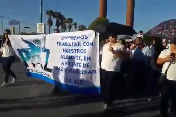 Marchan maestros contra inseguridad en Reynosa