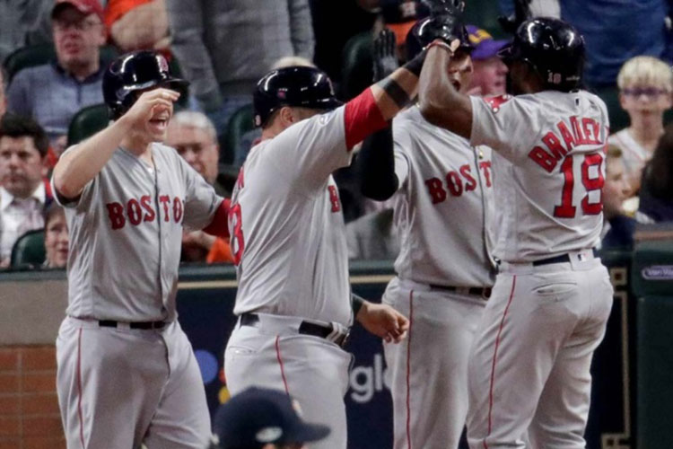 Boston toma ventaja en noche de pesadilla para Osuna
