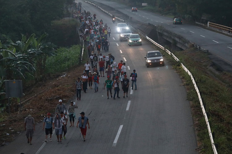 Entrega SG primeras CURP temporales a 111 migrantes